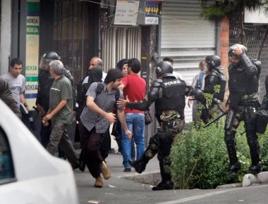 Τεχεράνη: Τρεις νεκροί αστυνομικοί μετά από νέες διαδηλώσεις (βίντεο)